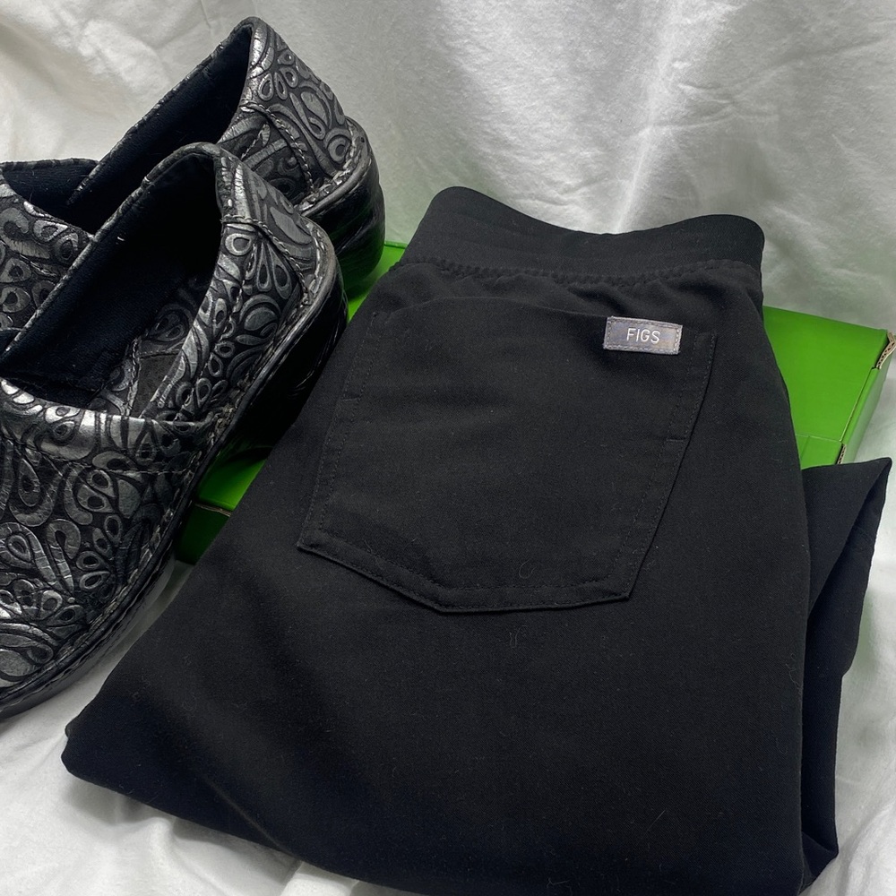 FIGS Scrub Pants
